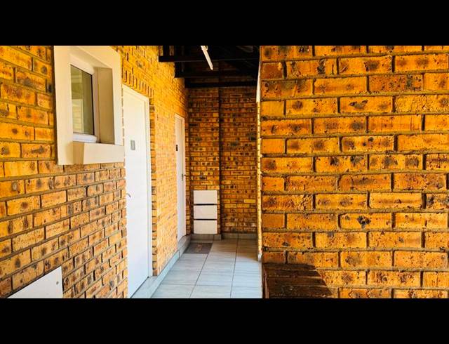 2 BEDROOM TOWNHOUSE FOR SALE IN GERMISTON CENTRAL